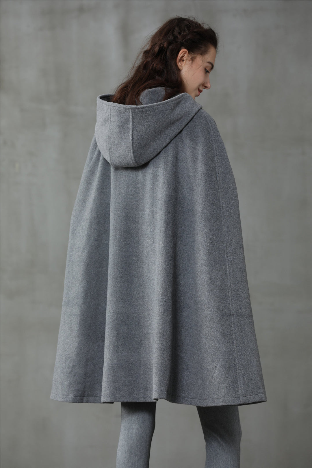 THE NEW YORKER | GRAY HOODED CASHMERE CAPE