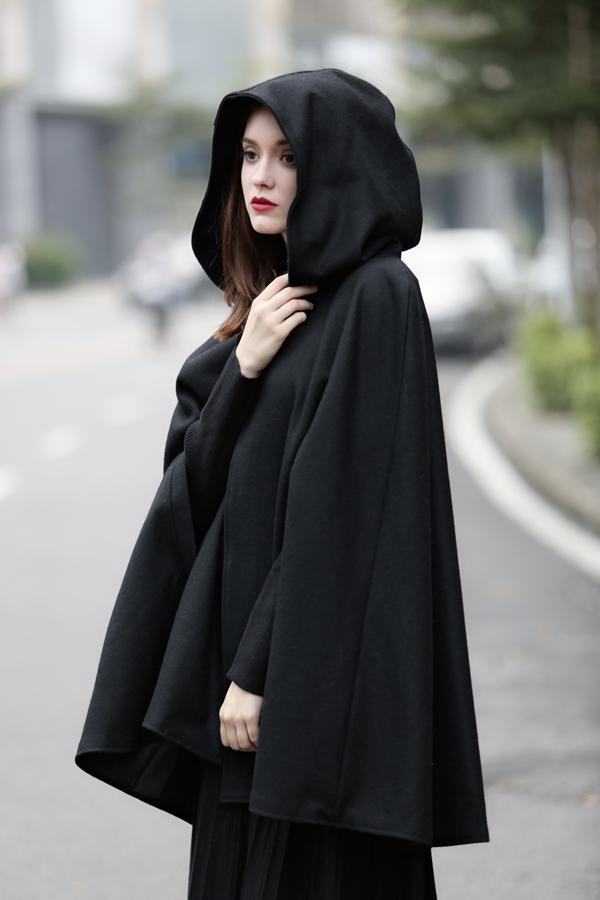 THE NEW YORKER | RED HOODED CASHMERE CAPE