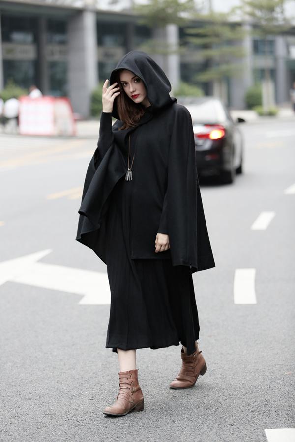 THE NEW YORKER | NAVY HOODED CASHMERE CAPE