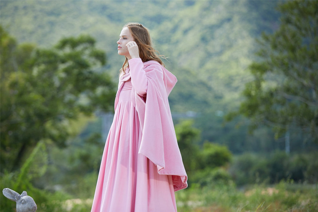 THE NEW YORKER | RED HOODED CASHMERE CAPE