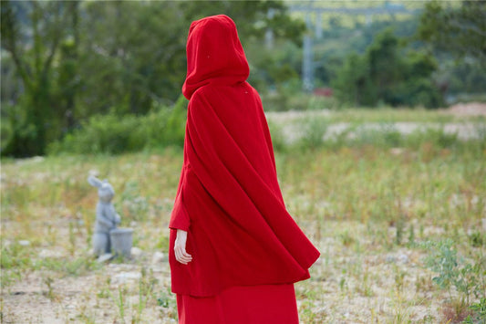 THE NEW YORKER | RED HOODED CASHMERE CAPE