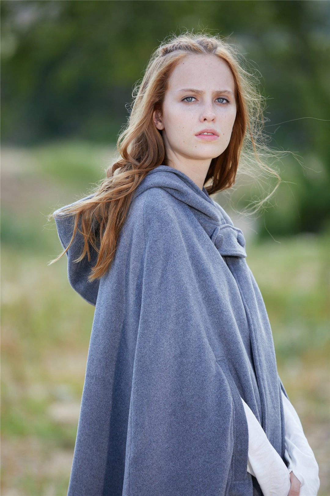 THE NEW YORKER | NAVY HOODED CASHMERE CAPE