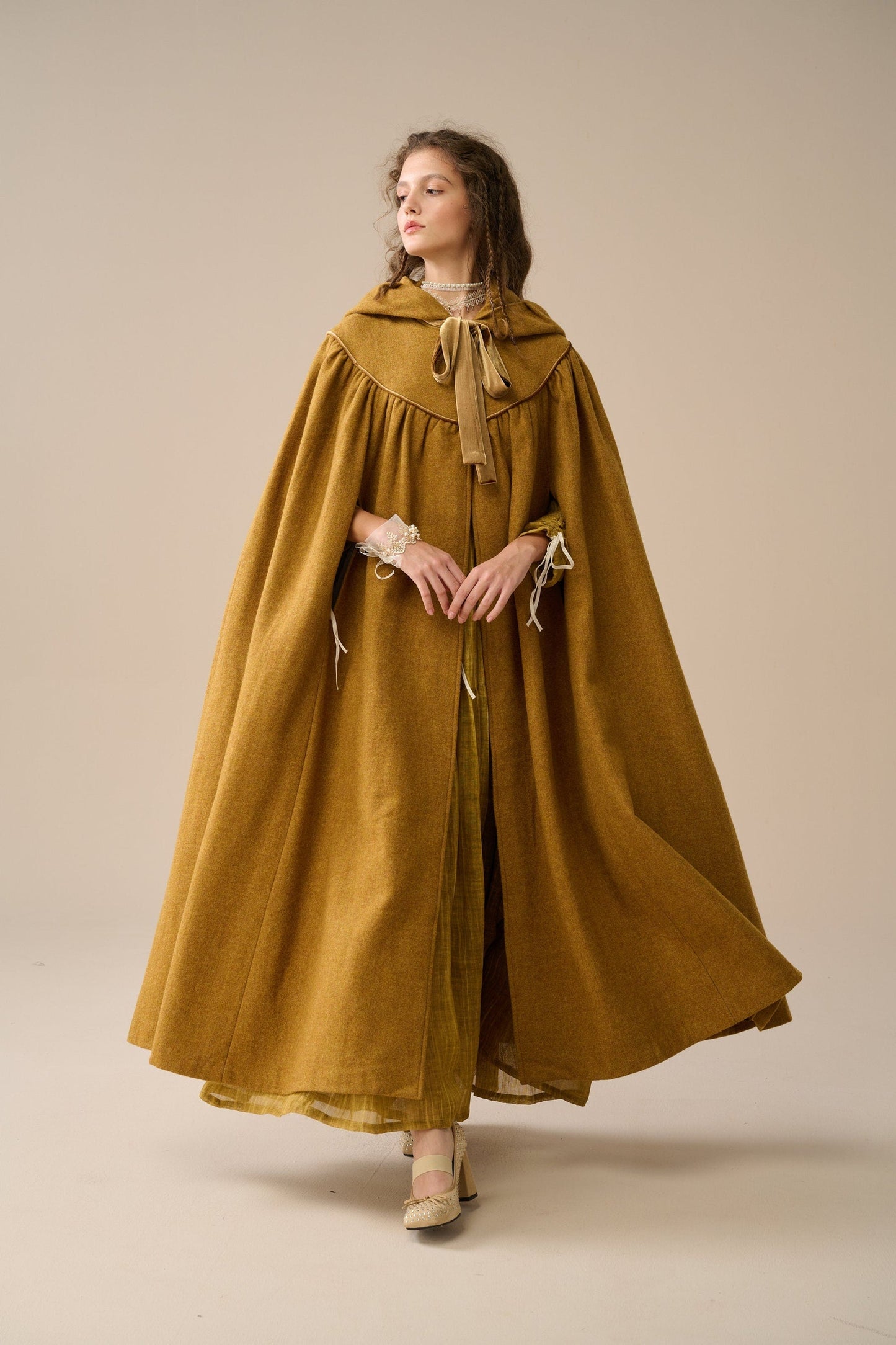 PERFUMER AMBER GOLD HOODED WOOL CLOAK