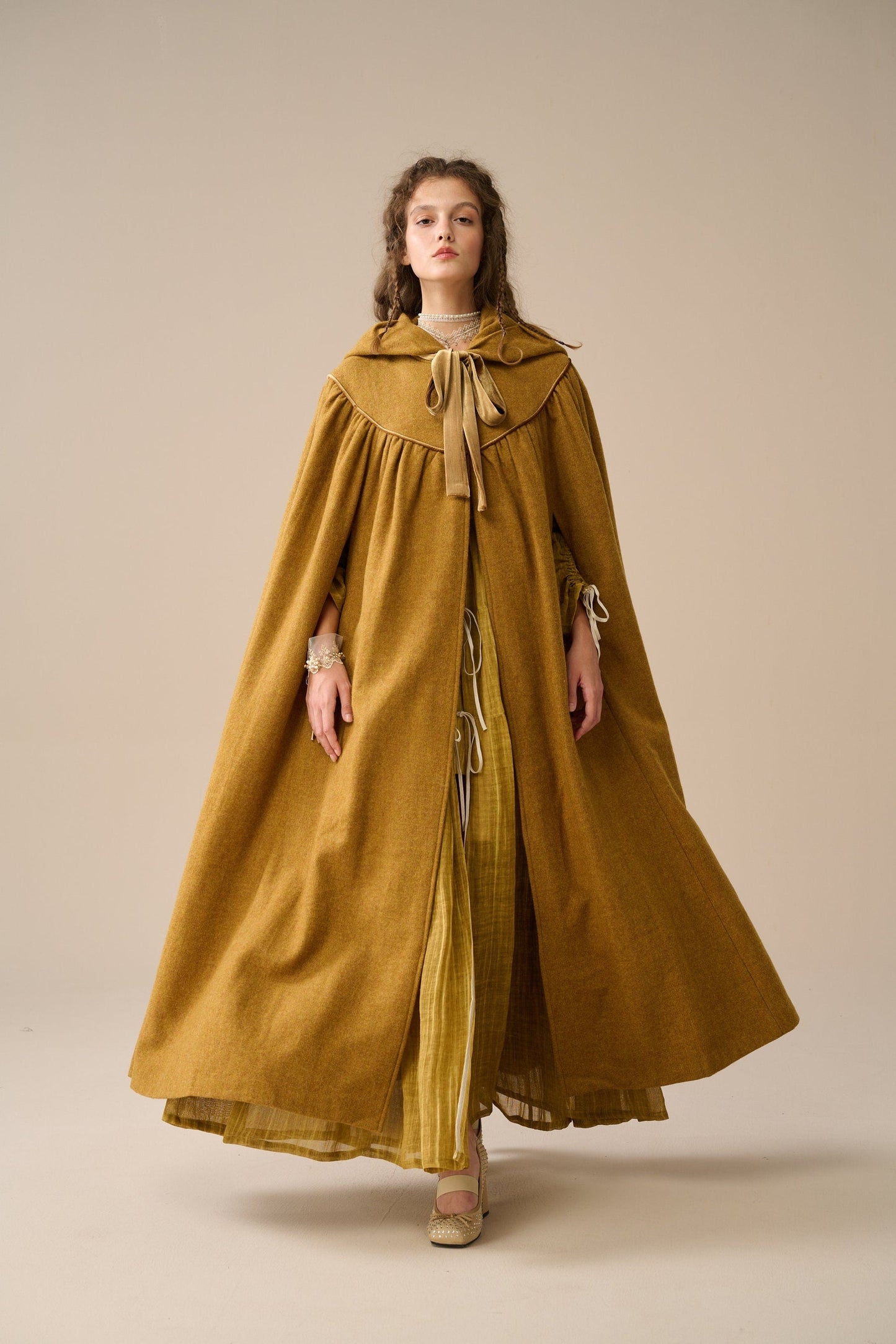 PERFUMER AMBER GOLD HOODED WOOL CLOAK