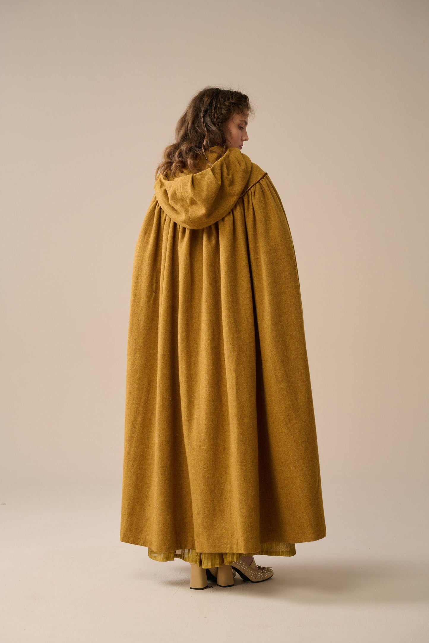 PERFUMER AMBER GOLD HOODED WOOL CLOAK