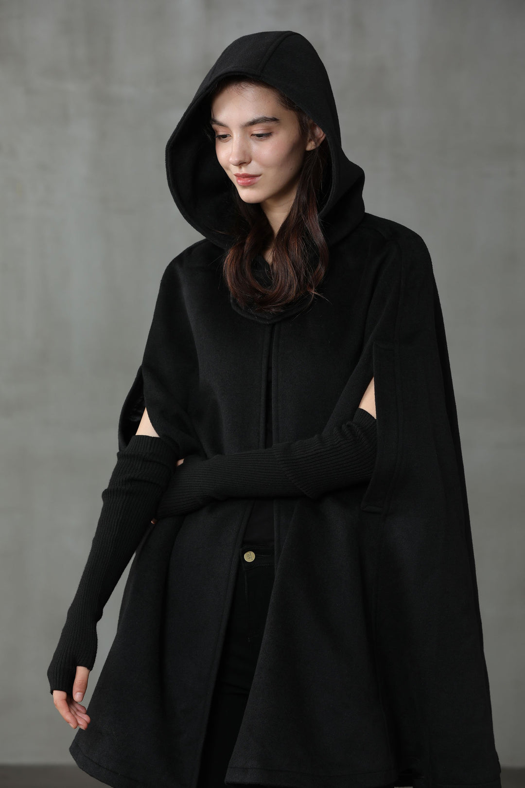 THE NEW YORKER | BLACK HOODED CASHMERE CAPE