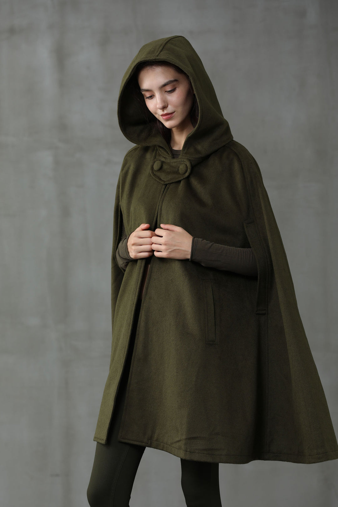 THE NEW YORKER | OLIVE HOODED CASHMERE CAPE