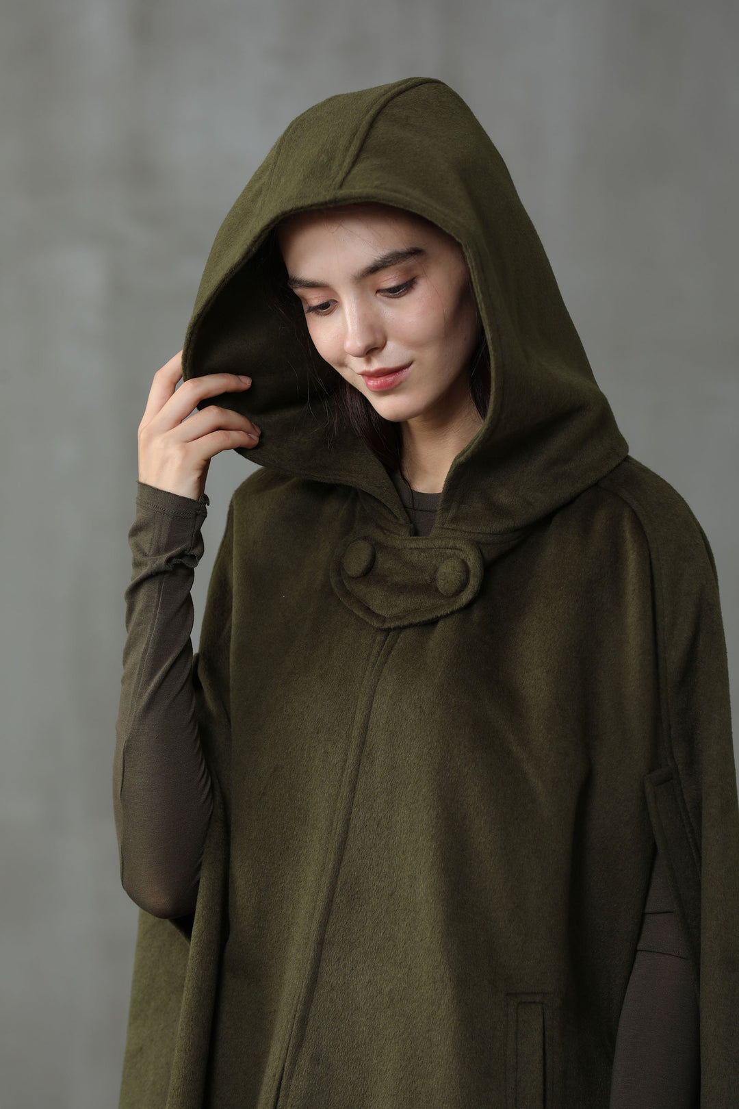 THE NEW YORKER | OLIVE HOODED CASHMERE CAPE