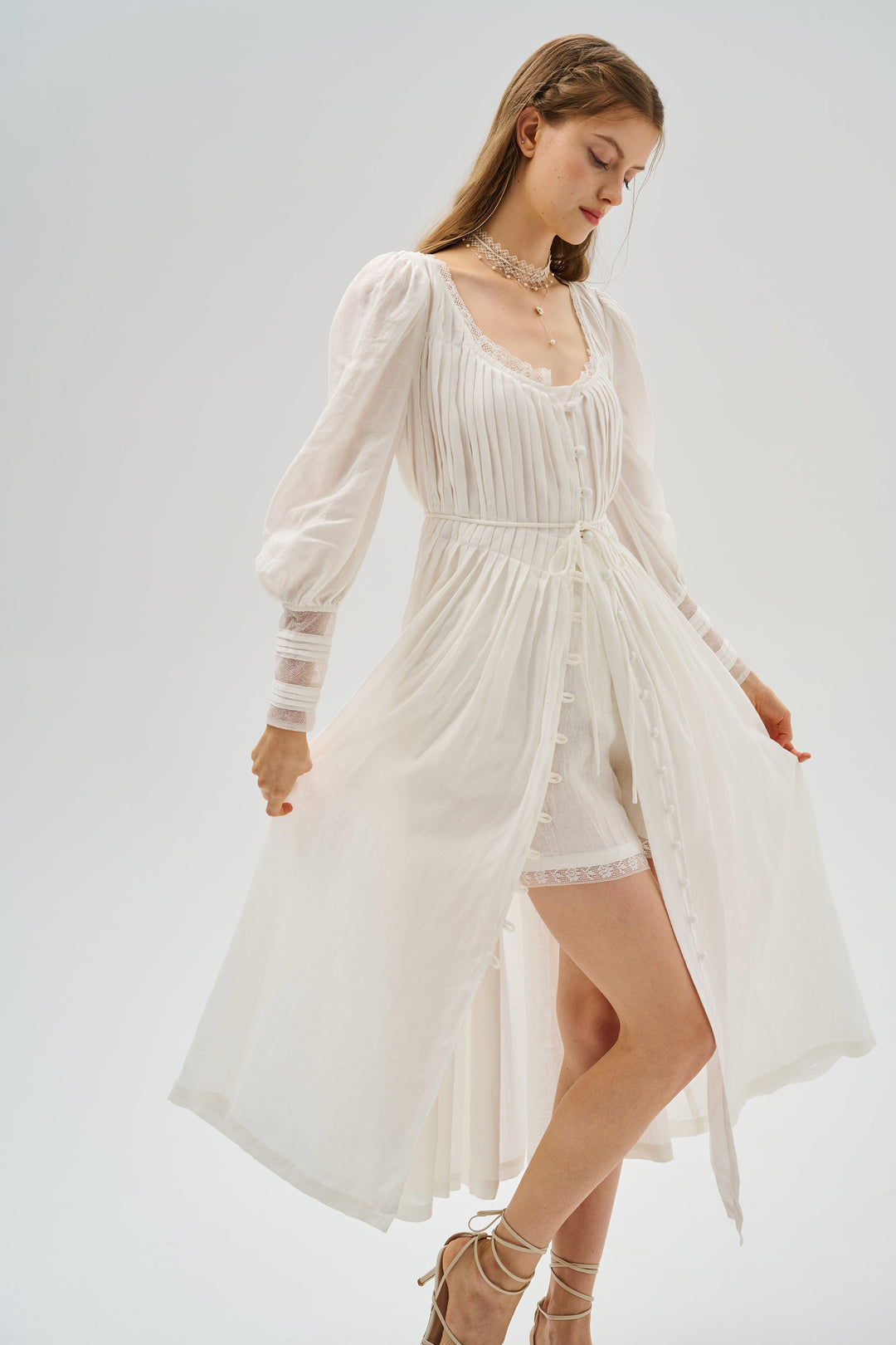 CANNA 100% LINEN SHORT WITH LACE