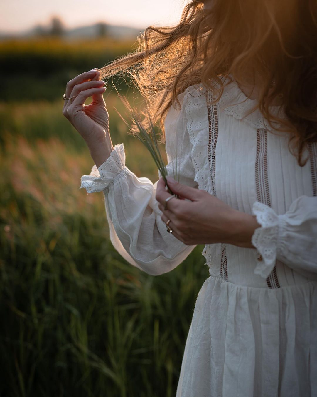 JASMINE ROMANTIC LINEN DRESS WITH FRENCH LACE