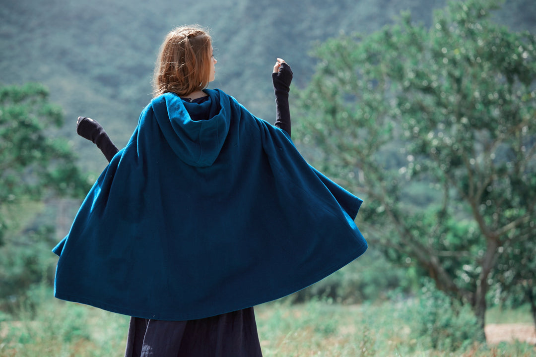 THE NEW YORKER | RED HOODED CASHMERE CAPE