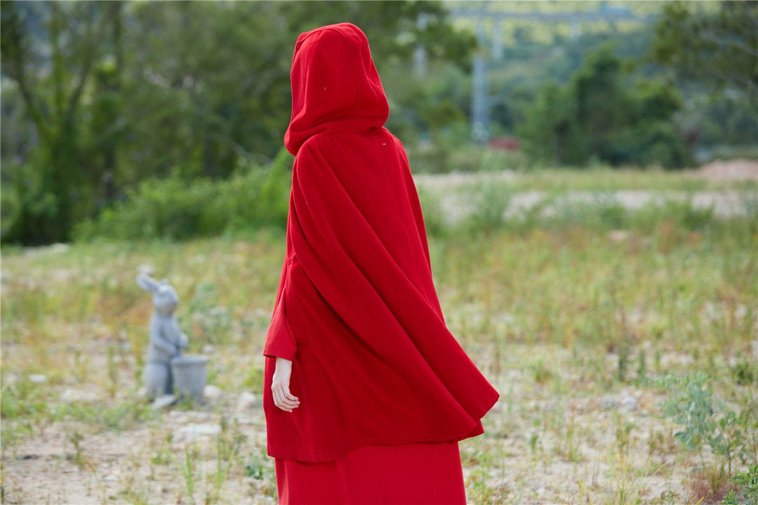 THE NEW YORKER | RED HOODED CASHMERE CAPE